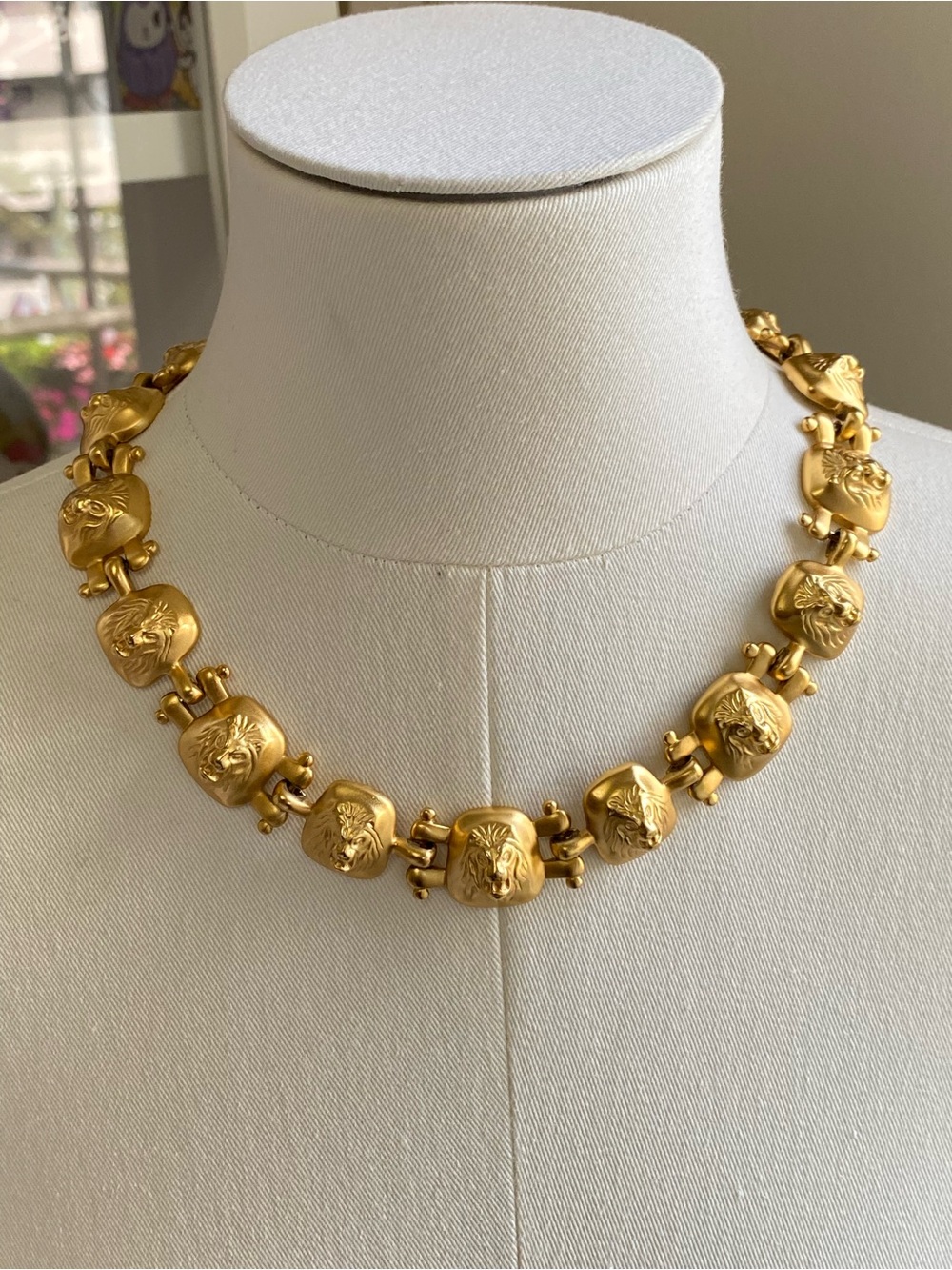 Vintage 1980s Matte Gold Lion Head Statement Link Necklace | Unsigned Runway